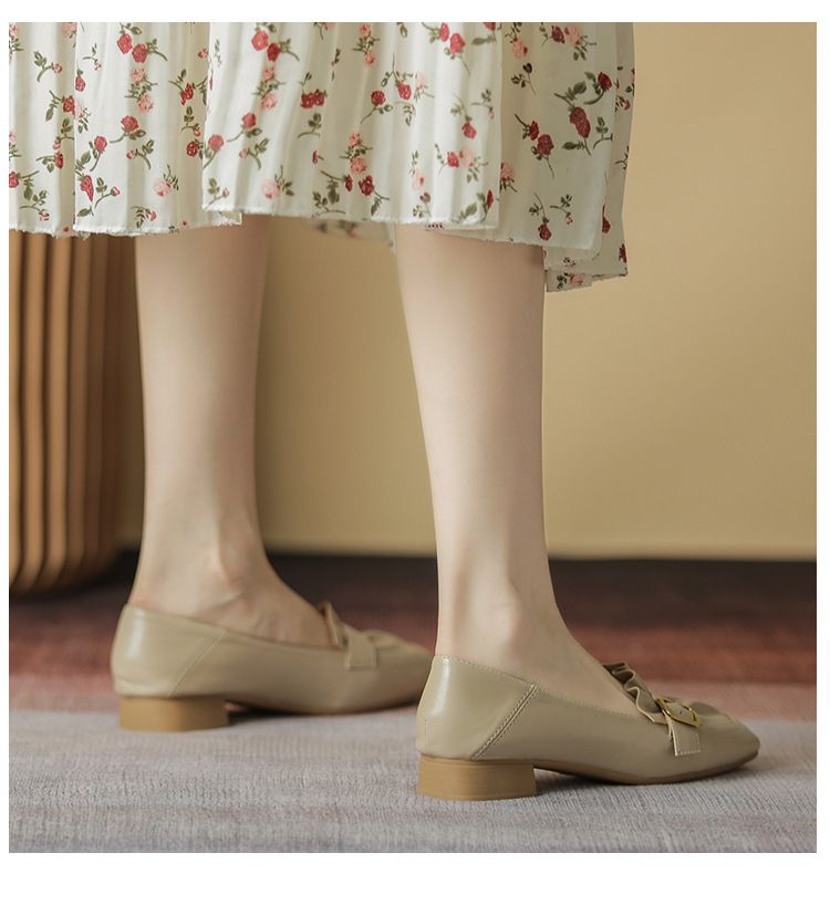 Schuhe mit quadratischer Spitze und dickem Absatz für Damen, Herbst 2024, neue quadratische Schnalle, plissierte, vielseitige, flache Öffnung, mittlerer Absatz, Oma-Schuhe, Damen-Arbeitsschuhe_voghion.com