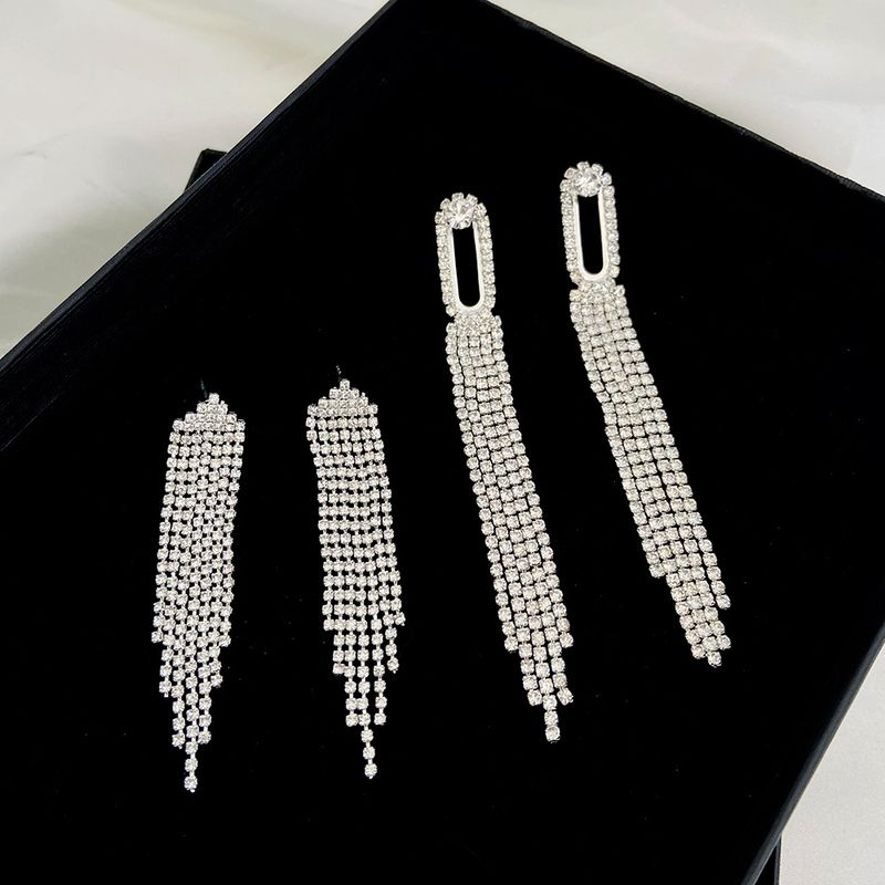 Orecchini di diamanti con nappe esagerate, orecchini lunghi da sera leggeri e di lusso con diamanti_voghion.com