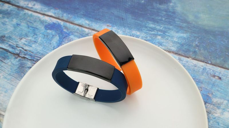 Trendy für Männer, gravierbares Armband, mehrfarbiges Sport-Silikon-DIY-Armbandzubehör_voghion.com