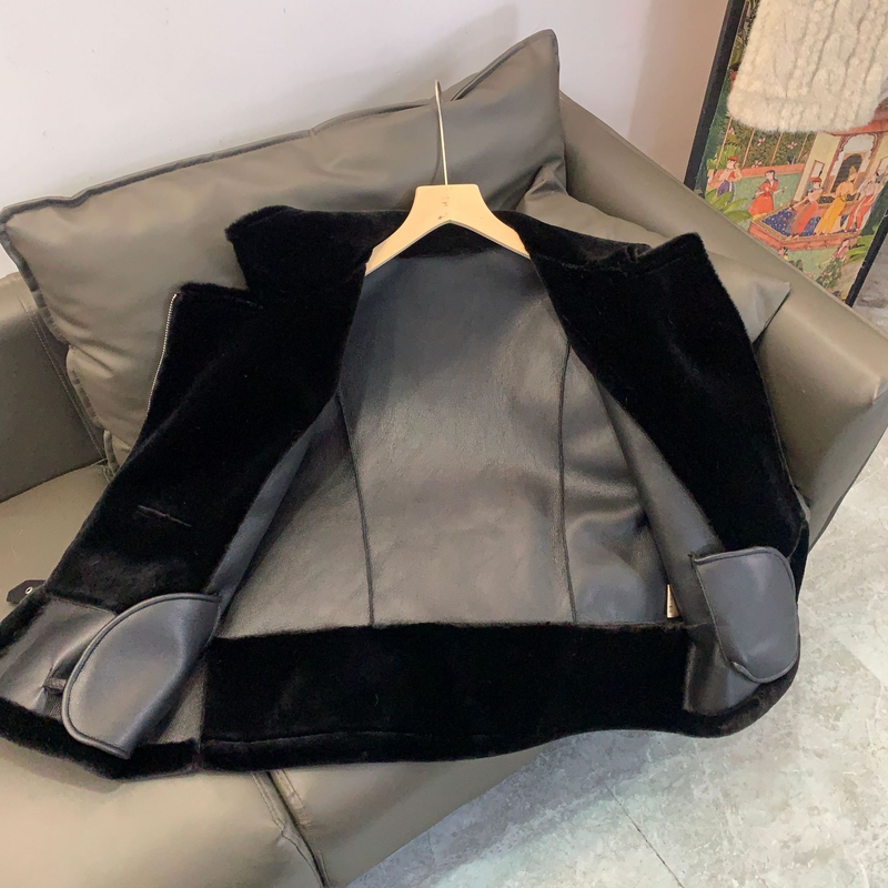 Kunstpelzjacke für Damen, modischer Mantel – PU-Lederbesatz, kurze Länge, stilvolles Motorraddesign, weiche und warme Winteroberbekleidung (schwarz)_voghion.com