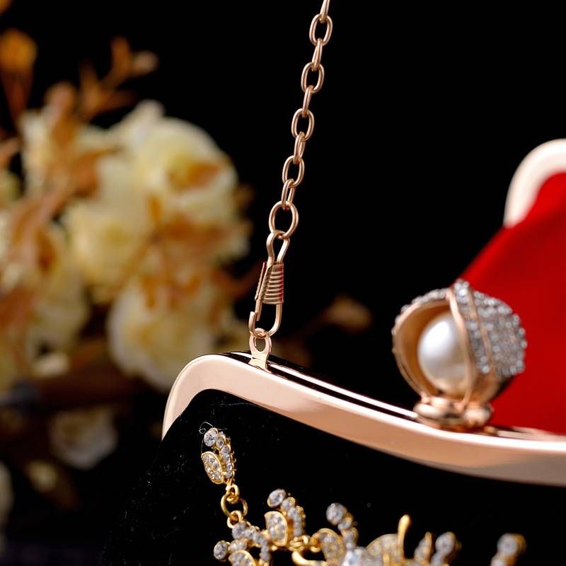 Pochette de soirée luxueuse ornée de strass et dotée d'une bandoulière chaîne, élégante pochette de mariage pour les mariées et les robes qipao_voghion.com