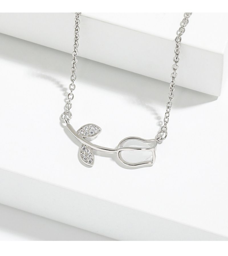 Opal Rose Pendant Collarbone Chain Niche Design High-end Chalcedony Tulip Necklace_voghion.com