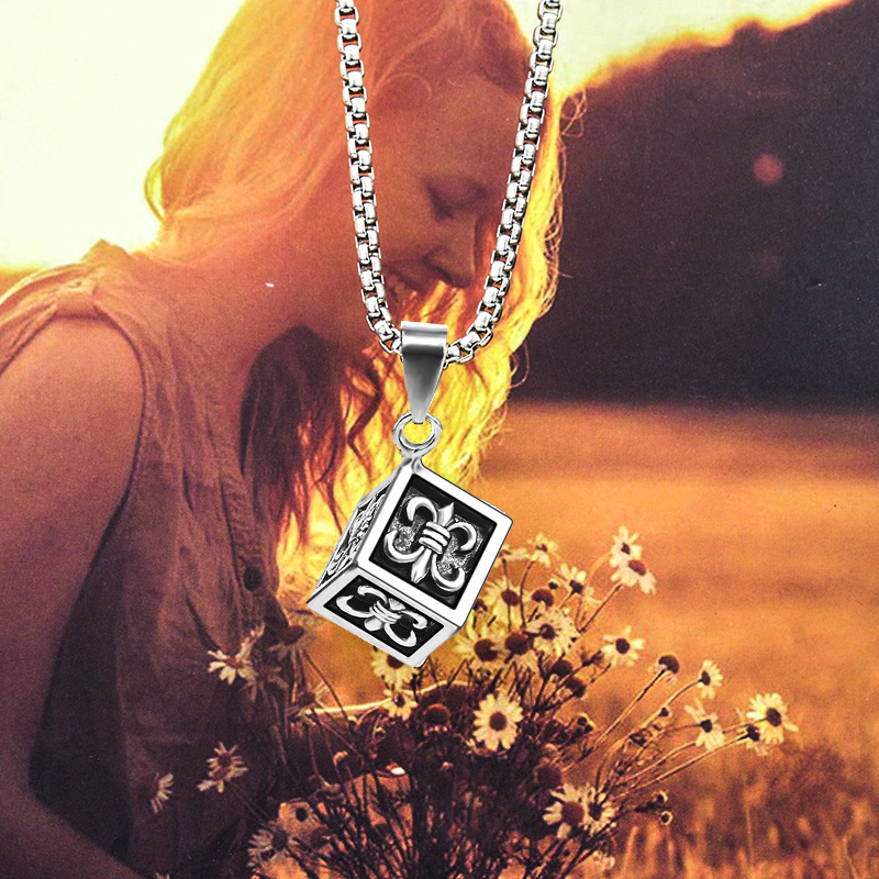 Punk-Stil Kinder Blume Kreuz Würfel Titan Stahl Halskette personalisierte Anhänger trendige Männer und Frauen Mode_voghion.com
