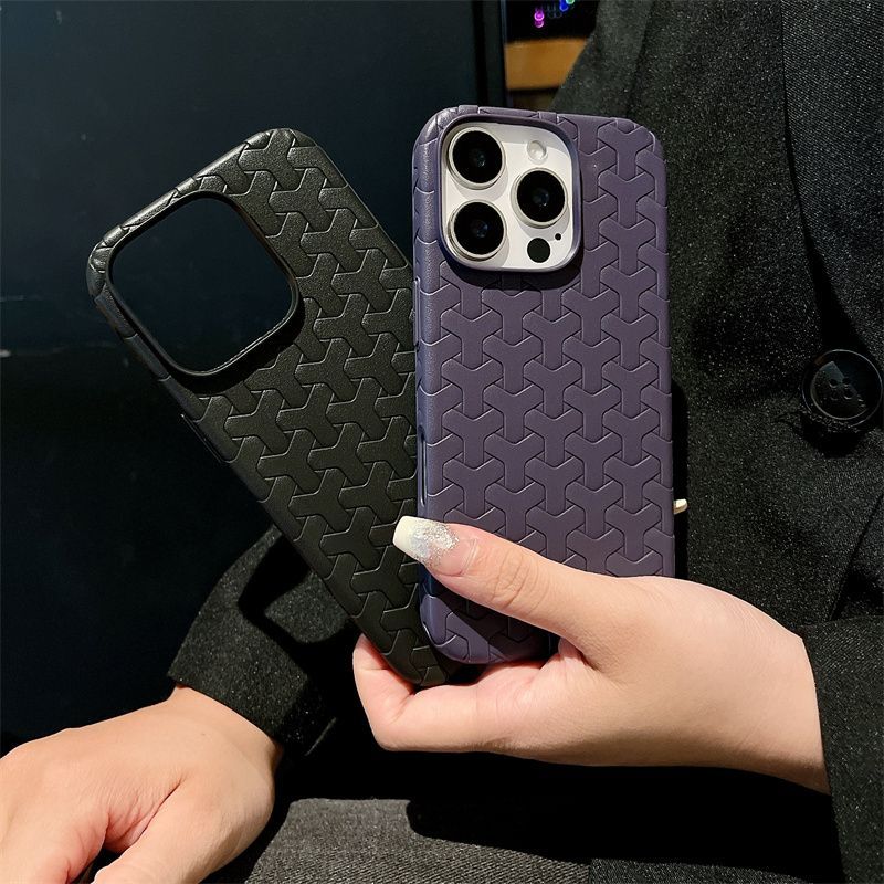 The Ins Woven Wolf Tooth Pattern Is Suitable For IPhone 16 Promax, Minimalist And Fashionable Apple 15 Pro, And Soft 14 Phone Cases._voghion.com
