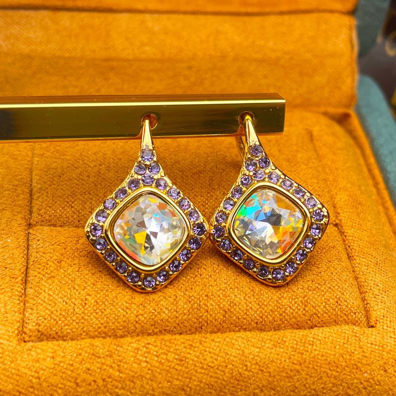 Moda di gioielli Qingdao, temperamento di lusso leggero, sensazione di alta qualità con diamanti pieni, orecchini antichi di nicchia, ganci per le orecchie per_voghion.com