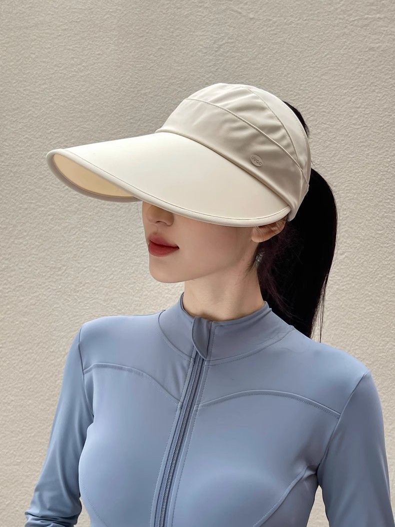 Cappello da sole per esterni in seta ghiacciata, con coda di cavallo alta e a mezza altezza, con viso piccolo e tesa larga, sensazione di freschezza_voghion.com