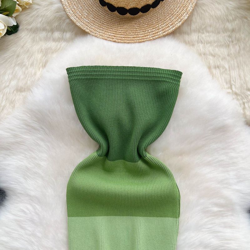 Trägerloses Strickkleid für Damen – Figurbetontes Kleid in Kontrastfarbe für den Sommer – Leichter, reifer Stil und hüftbetontes Design_voghion.com