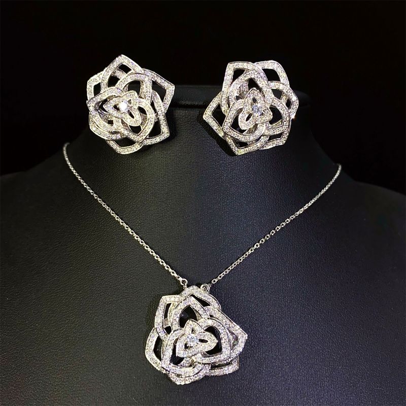 Elegante collana da donna mondana con rose squisite scavate, orecchini di camelia, grappoli di fiori sagomati, set di accessori, zircone_voghion.com