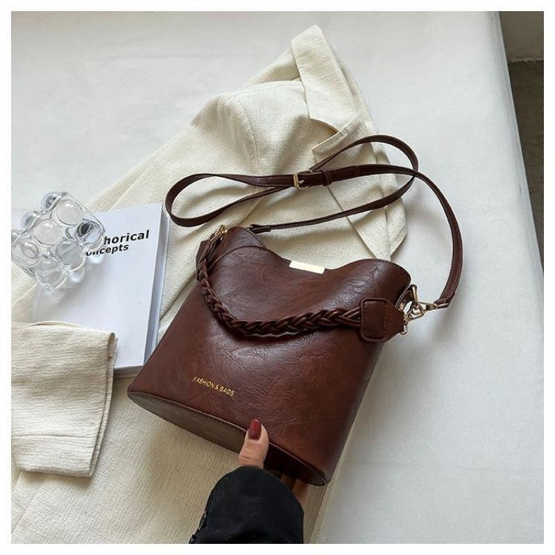 Borsa a tracolla piccola da donna con texture di nicchia francese, 2025, nuova moda alla moda, da ascella, autunno inverno_voghion.com