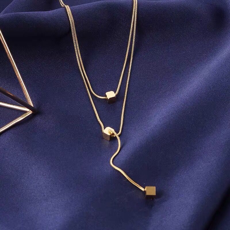 Collana quadrata con un piccolo design a forma di folla per donna, catena a doppio strato, nuova rete in acciaio al titanio 2021_voghion.com