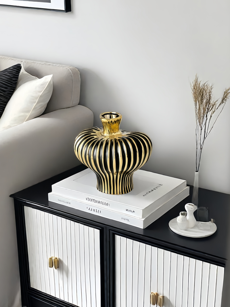 1pc High-end Design Black Gold Stripe Heart-shaped Ceramic Vase Is Suitable For Multi-scene Ornaments In The Living Room Flower Arrangement Vase_voghion.com