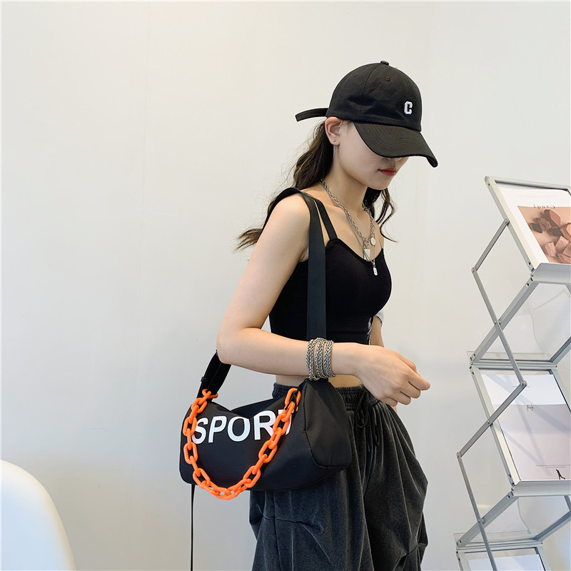 Borsa a tracolla morbida e alla moda per lo shopping da strada, in nylon, con tracolla a catena, da donna, modello Cool, 2025_voghion.com