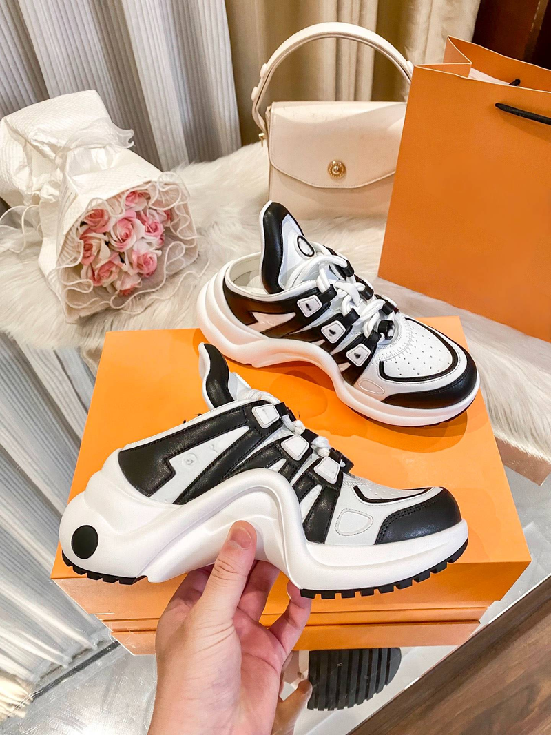 Dad Sneakers voor dames, lente/zomer 2025 L Family V, nieuwe veelzijdige, dikke binnenzool met vetersluiting en casual instappers voor in de trailer_voghion.com