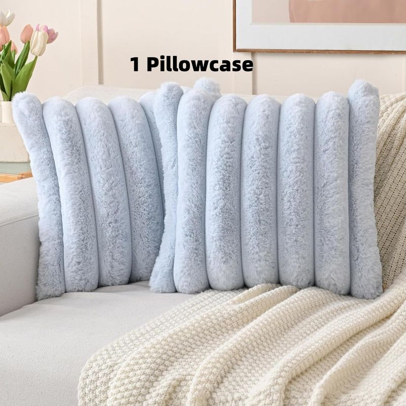 La federa è un semplice cuscino quadrato per la decorazione del divano di casa_voghion.com