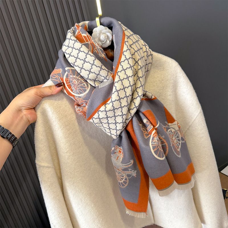 Nuova sciarpa in cashmere autunno e inverno 2024 stile auto d'epoca a contrasto bifacciale personalizzata di alta qualità_voghion.com