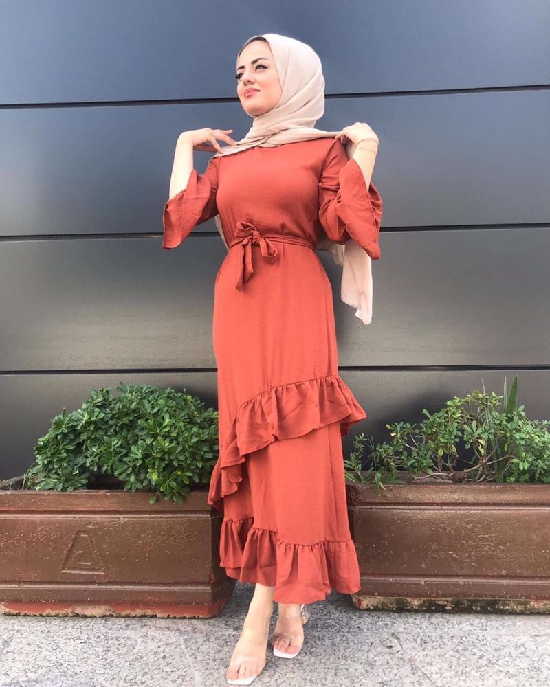abbigliamento femminile, cuciture in chiffon, gonna lunga a pieghe, servizio di culto, abbigliamento malese_voghion.com