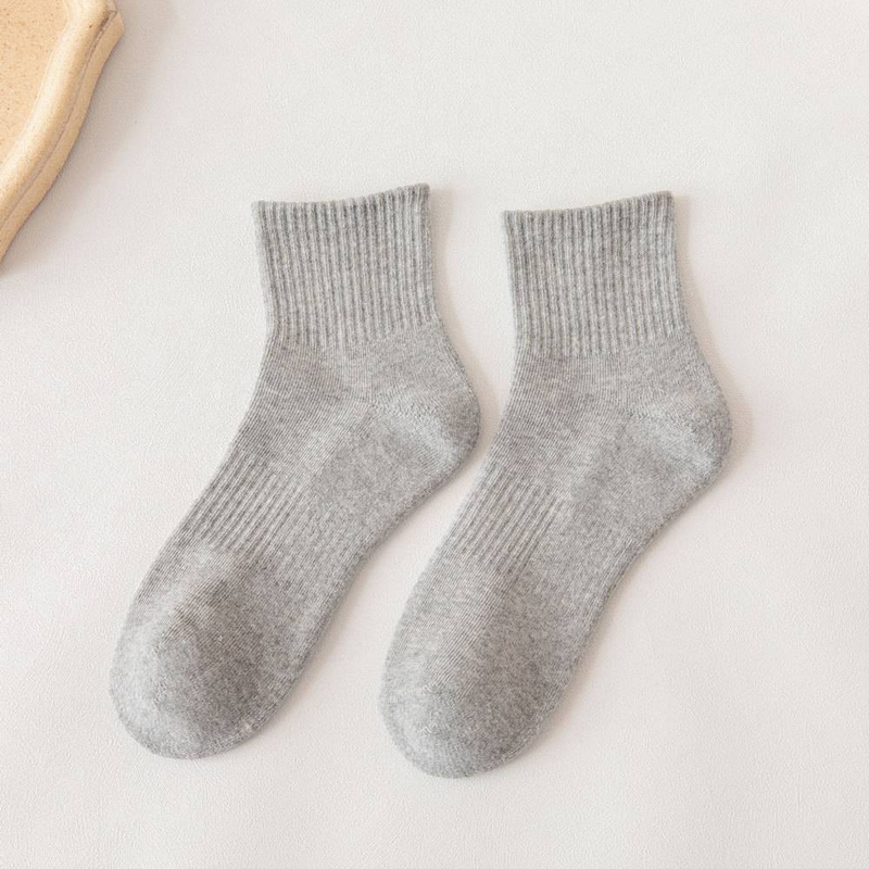 Schwarze und weiße Socken im Ins-Stil, elastisch, schlicht, einfarbig, Baumwollsocken, mittelhohe Socken, atmungsaktive lange Sportsocken für Damen, Paarsocken_voghion.com