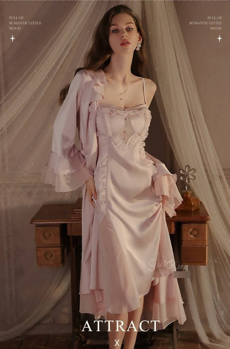 Ensemble nuisette et peignoir Guiruo en dentelle – Nuisette en satin douce et sensuelle avec lien ajustable et soutien-gorge intégré (Crème/Lavande, S/M)_voghion.com