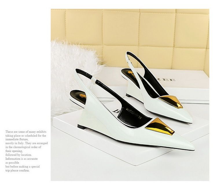 1097-K55 Stil Damenschuhe mit hohen schrägen Absätzen, Lackleder ausgehöhlten Rückenriemen, flacher Mund spitz_voghion.com