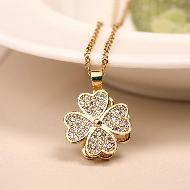 Collana con colletto in acciaio al titanio edizione semplice ed elegante per il nuovo pendente alla moda in titanio con erba a quattro foglie a doppio strato_voghion.com