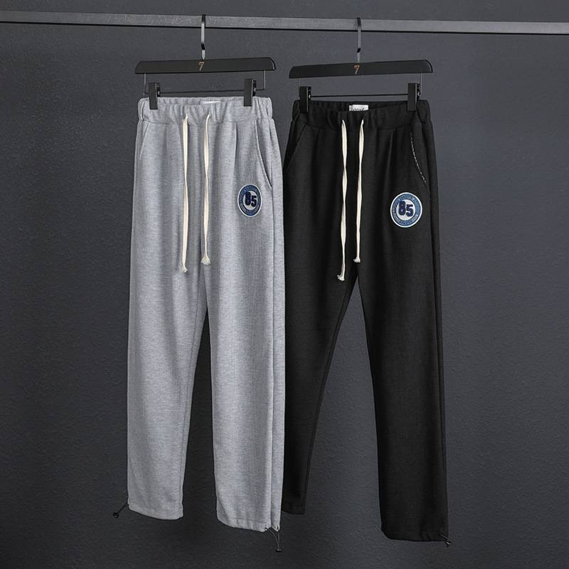 Calça de moletom masculina casual de malha waffle com cordão na cintura e detalhe bordado - Calça de moletom unissex de caimento solto para uso diário_voghion.com
