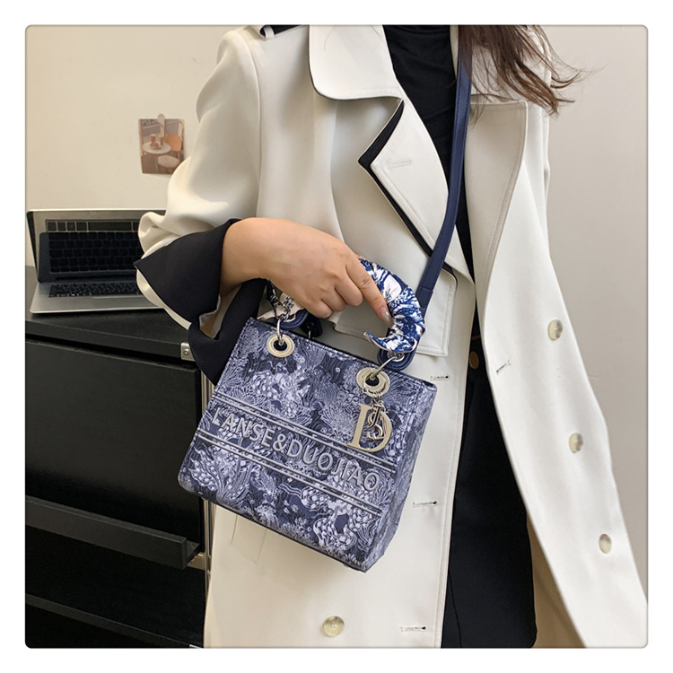 Avanceret broderi håndholdt Daifei taske til kvinder 2023 Nyt efterår/vinter lille design mode en skulder crossbody taske Dai Fei Bao_voghion.com