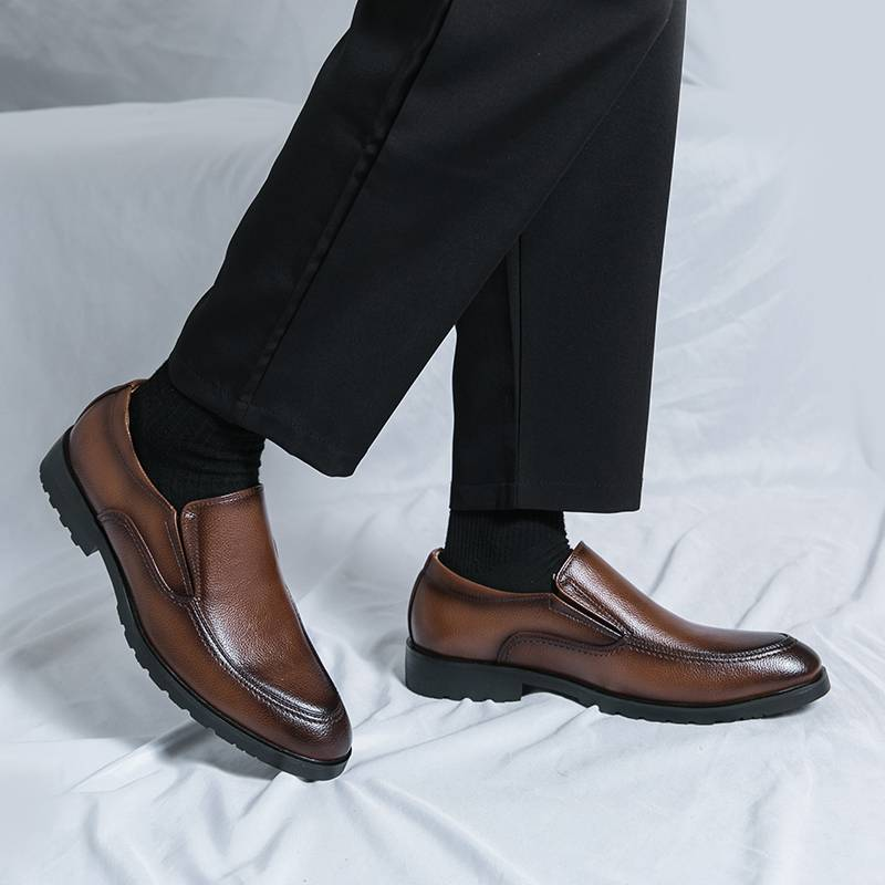 Neue, hochwertige, spitze Freizeitschuhe aus Leder für Herren, Hochzeitsschuhe mit Bullock-Fransen, ein Slip-on-Rindsledersohle, Stylist-Modeschuhe_voghion.com