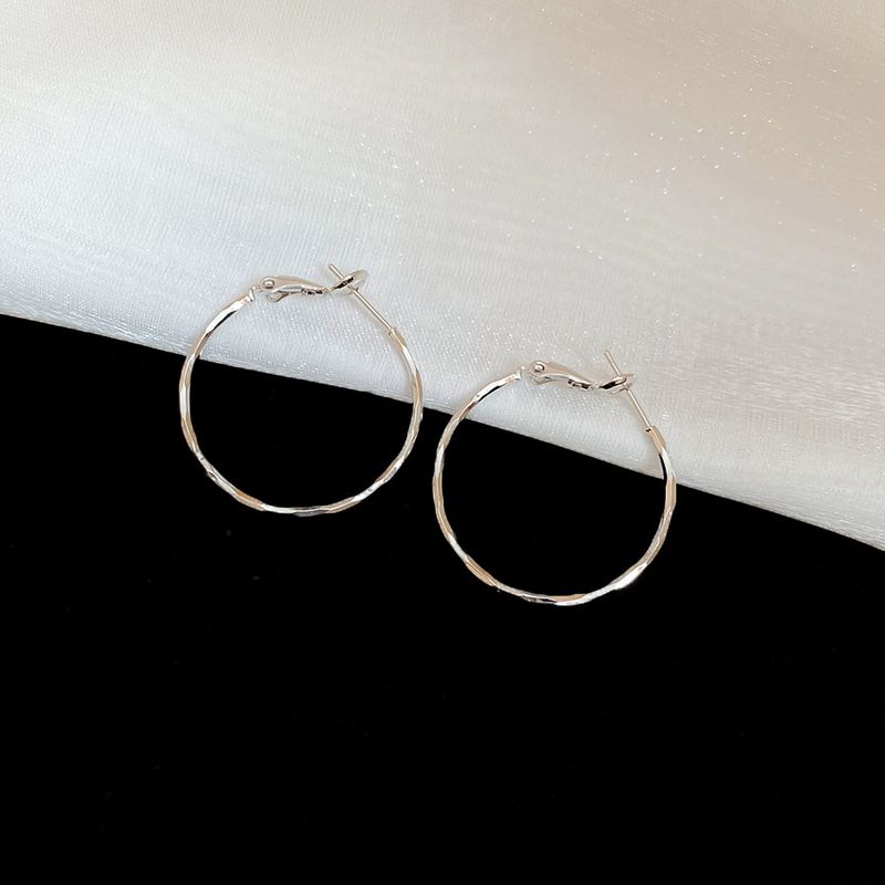Orecchini a cerchio lisci in argento, versatili, unici, leggeri, di lusso, di alta qualità, semplici, per le donne_voghion.com