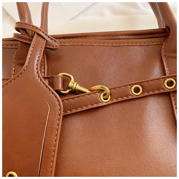 Premium Large Capacity Tote Underarm 2024 New MIU Home Fashion Lock Simple Single Shoulder Bag_voghion.com