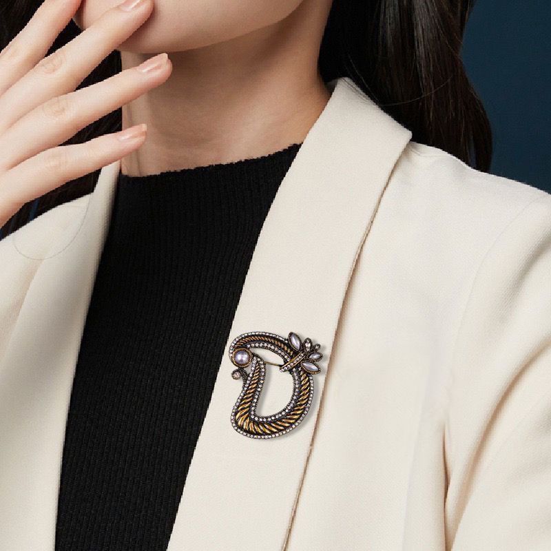 Professionelle Amasht Buchstabe G Brosche High-End Damen Exquisite Retro Einfache Pin Pullover Anzug Xiaoxiang Schmuck_voghion.com