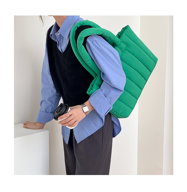 Down Bag Women's 2023 Autunno e inverno New Casual Women's Bag Niche borsa tote monospalla imbottita in cotone a righe di grande capacità_voghion.com