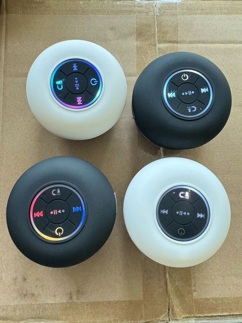 Enceinte Bluetooth sans fil portable et étanche avec LED colorées et ventouse pour salle de bain_voghion.com