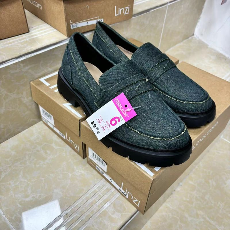 Bequeme und lässige Loafer aus britischem Denim, vielseitig einsetzbar_voghion.com