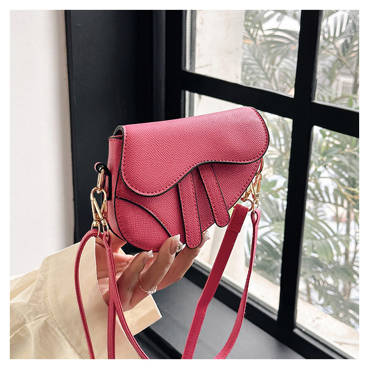Borsa da sella con struttura alla moda con tracolla incrociata semplice da donna dal design piccolo 2024 nuova estate da donna_voghion.com