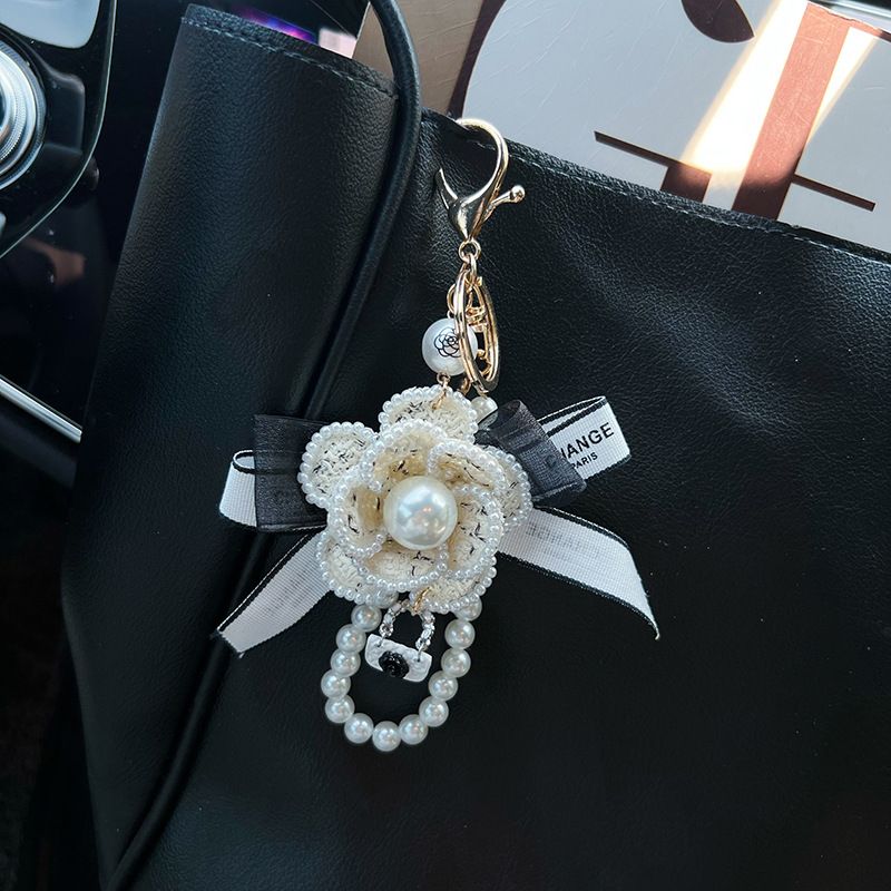 Kotiosad ja tarvikud Creative Camellia Bow Bag Ripats Võtmehoidja Mood Pearl Chain Auto võtmehoidja Naiste sõrmus_voghion.com