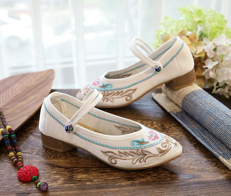 Scarpe da donna ricamate Hanfu Forest, scarpe da ballo quadrate_voghion.com