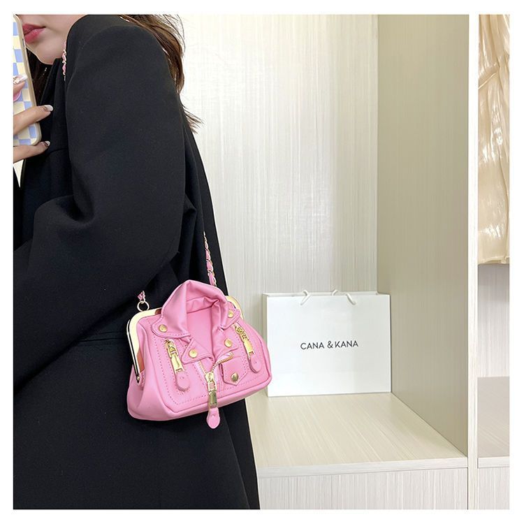 Piccola borsa personalizzata per le donne nel 2022, nuovo design di nicchia, borsa per abbigliamento unica, borsa a tracolla con catena ins alla moda_voghion.com