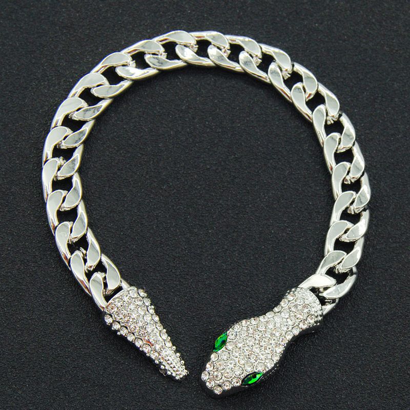 Collana con chiusura magnetica a testa di serpente con diamanti, stile cubano leggero e corto, di lusso, con design di nicchia unico e catena per clavicola._voghion.com