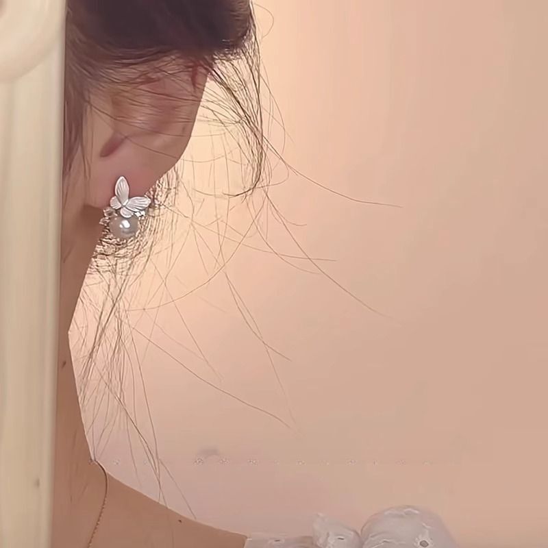 Niche Design Pearl Butterfly Stud Earrings New Popular Small Exquisite Student Earrings Women_voghion.com