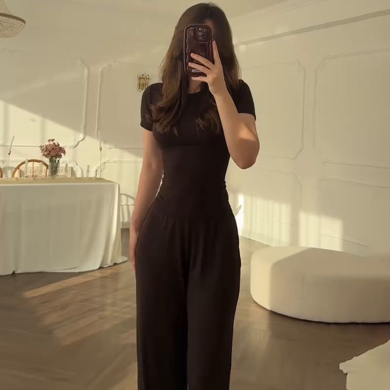 Kadın Geniş Paça Pantolon Takımı - İş ve Günlük Kullanım İçin Şık Yuvarlak Yaka Üst ve Dökümlü Pantolon_voghion.com