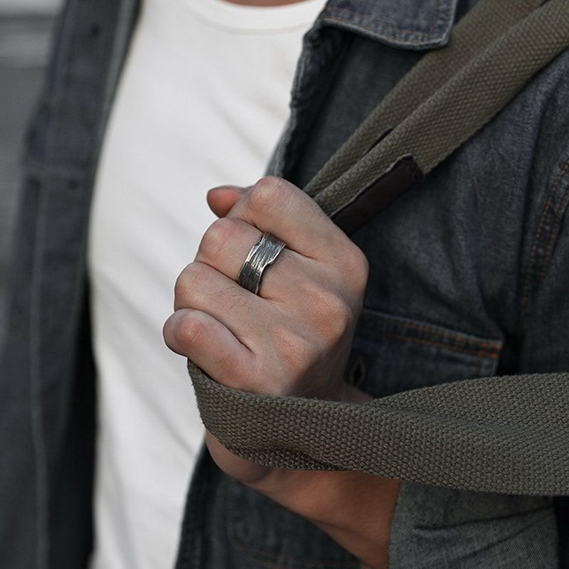 Heiße Verkäufe Heiße Verkäufe Vintage Silber Überzogene Unregelmäßige Ringe für Männer Mode Domineering Geknackt Gehämmert Öffnung Ring Einstellbar Schmuck Männlich_voghion.com