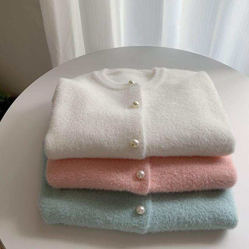 Faux Fur Pearl Button Cardigan – Oversized Knit Coat With Plush Texture (Spring/Cloud-Wrapped Cocoon Nonchalant Sleeve Architecture)_voghion.com