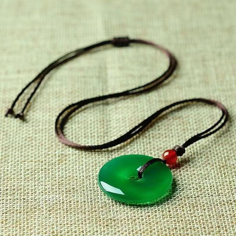 Ice-grade Agate Emerald Green Peace Pendant, Jade Agate Pendant, Jade Necklace, Main For Health And Peace._voghion.com