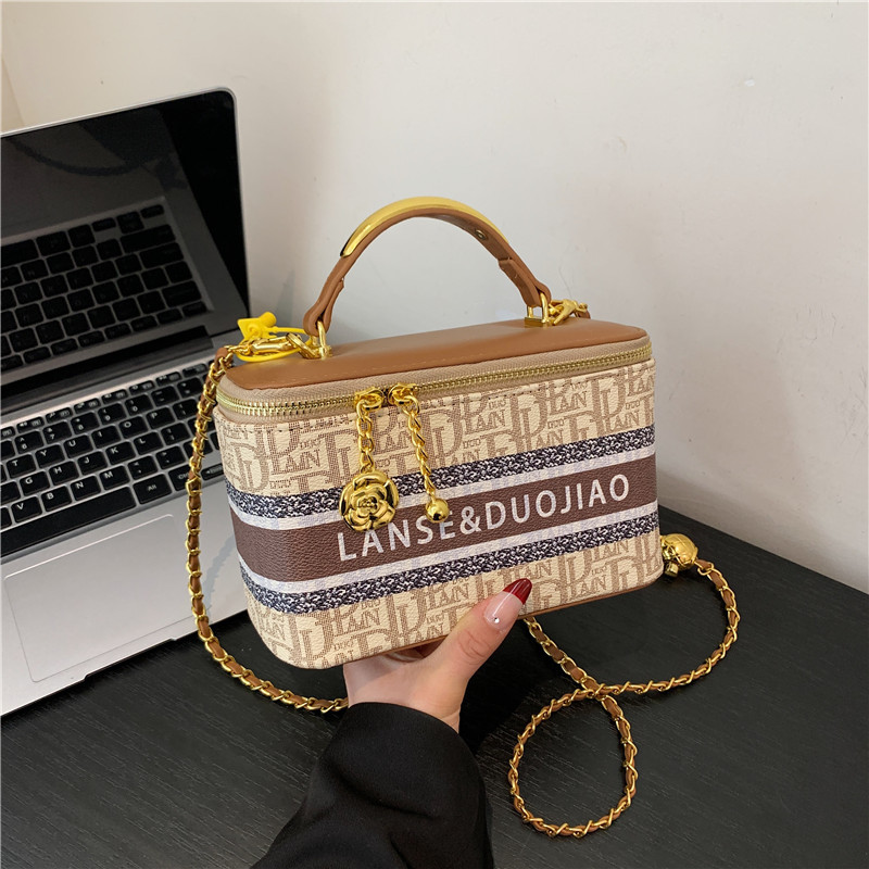 Hochwertige und Nischen-Designer-Box mit Aufdruck für Damen 2024 Neue Pendlertasche mit einer Schulter und kleiner quadratischer Umhängetasche_voghion.com