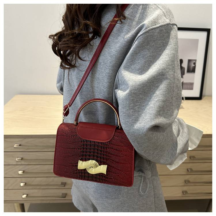 Cross-border High-grade Crocodile Handbag 2025 New Spring Western Style Shoulder Slung Commuter Small Bag_voghion.com