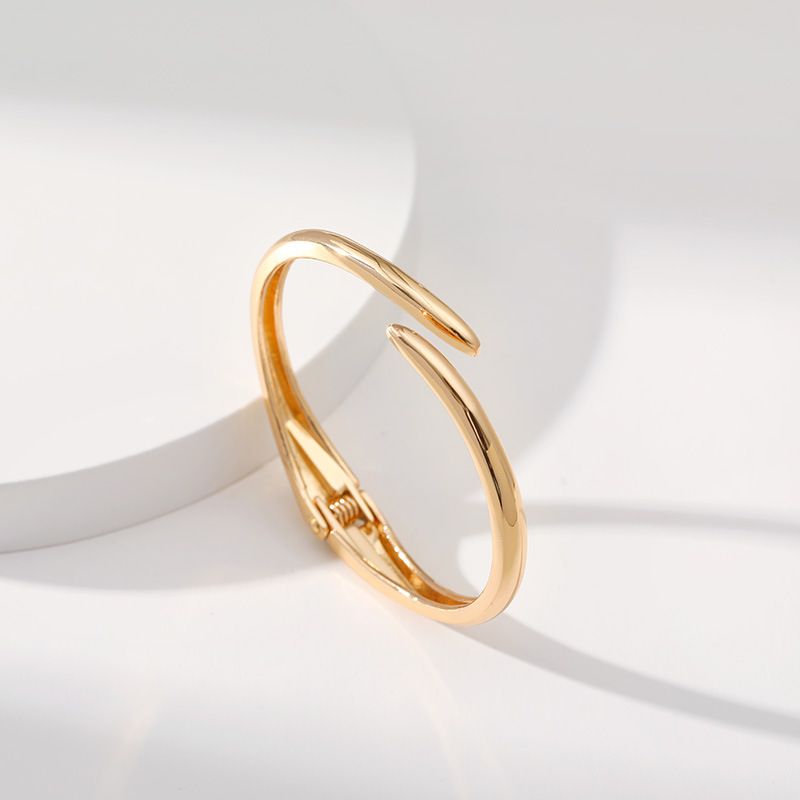 Simple Style Solid Color Metal Plating Gold Plated Women's Bangle_voghion.com