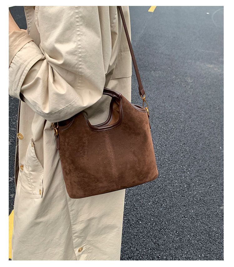 Borsa a secchiello con tracolla singola versatile in pelle scamosciata da donna, nuova moda 2025, borsa a mano Melad_voghion.com