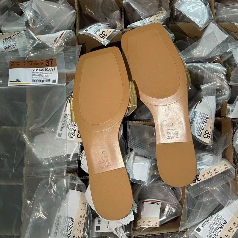 Scarpe da donna nuove con fondo piatto_voghion.com