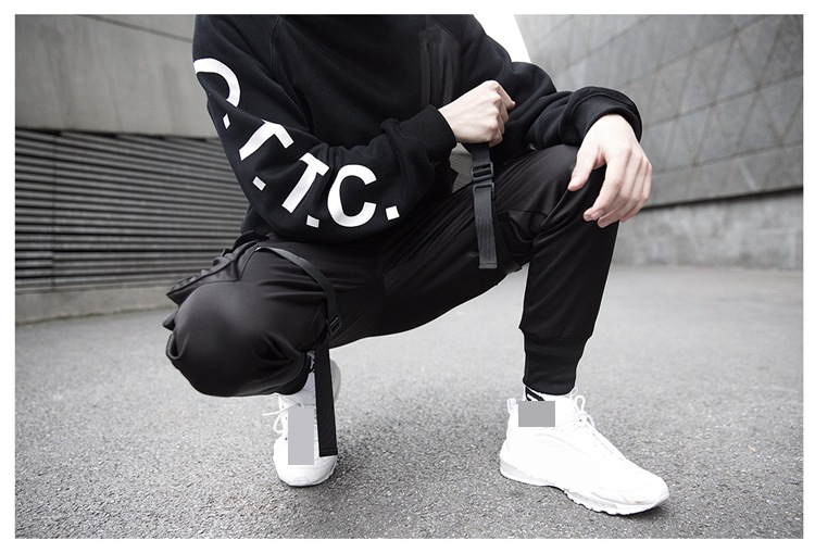 Leggings funcionais ocultas, macacão tático de paraquedista da marca da moda masculina, calças skinny com fita do mesmo estilo de Li Xian e Han Shangyan_voghion.com