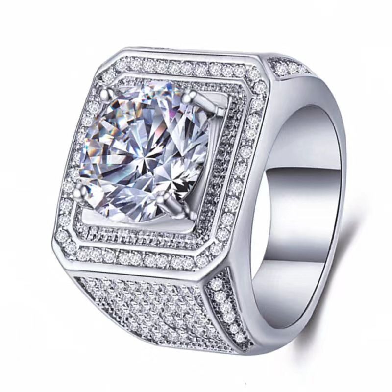 Anello da uomo in stile dominante con diamanti e micro pavé_voghion.com